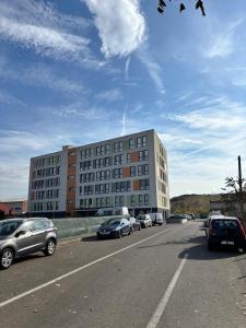 Sky star apartment- kingsize bed, close to airport