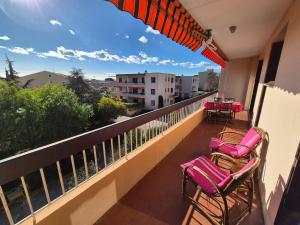 Appartement 2 chambres avec grand balcon à deux pas du port de Sanary et de la plage