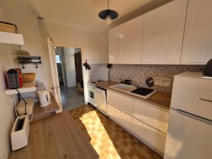 Appartement 2 chambres avec grand balcon à deux pas du port de Sanary et de la plage