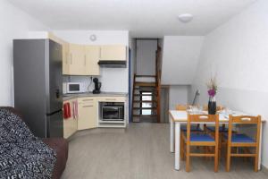 Beautiful cocoon with shared pool in Le Barcarès