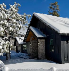 Bearadise, LuxuryNew Build, Central, Hot Tub, EV ,Games