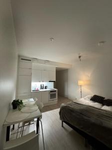 Super Cozy Studio ONLY Steps from Metro & REDI! SELF CHECK-IN!