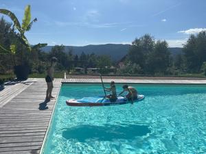 Gîte 10 personnes accès PMR aux normes avec grande piscine