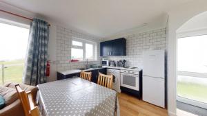 F60 Atlantic View, Riviere Towans