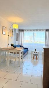 Appartement 6 personnes avec piscine secteur Richelieu, à 400m de la plage et à 650m du centre port