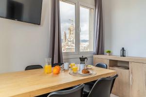 AB Sagrada Familia Views