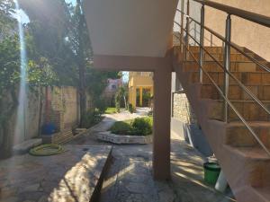 Deluxe groundfloor with garden only for long term rental