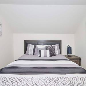 3 Bedroom -Walk to the Falls