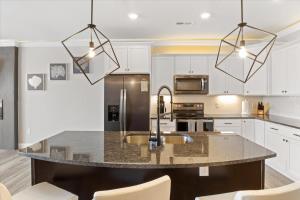 New Topsider Condo With Boat Slip