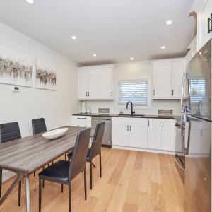 3 Bedroom -Walk to the Falls