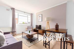 Short Stays 2 Bedroom Flat by Azzurri Properties Short Lets & Serviced Accommodation Hammersmith with Wi-Fi