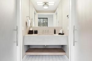 Stowe Woods - Pool, Gym, Tennis Court & BBQ