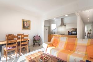 Apartamento 2º centrico con Parking en Calella,Barcelona