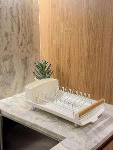 Studio with King Bed, Pool and Gym