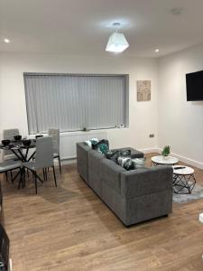 Modern 3BR Haven for Family & Friends