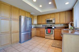 Golf Resort Getaway with Pool Access in Palm Desert