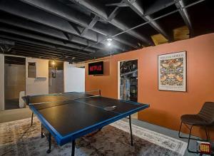 4 Bed 2 Bath Walk to Lakewood Restaurants and Shops