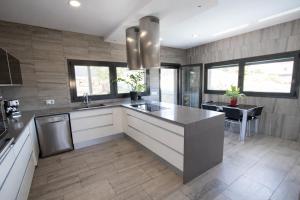 Catalunya Casas Modern Marvel,15 min to Costa Brava beaches!