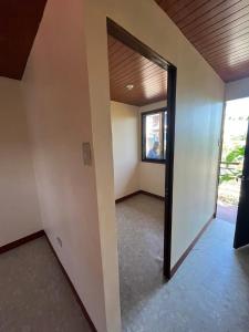 Leo F house to go at Munti