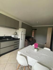 Casa em itapema fácil acesso e bem localizada