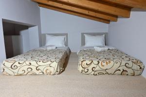 Christoffer Mpournazi Penthouse