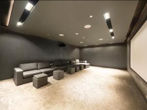 Modern & Cozy JVC Studio Couple or Solo