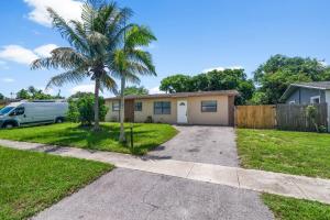 Wellness Retreat Sleeps 12 With Yard and Patio