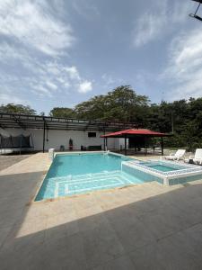 HERMOSA CASA QUINTA EN APIAY Meta