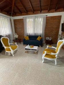 Peaceful 4 bedroom Cottage with pool