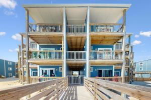 NTBTR329 Totally Topsail