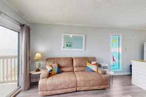 NTBTR329 Totally Topsail