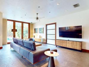 Private Pool Hot Tub Rooftop Deck - Waterscape