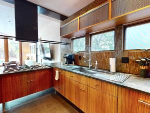 Private Pool Hot Tub Rooftop Deck - Waterscape