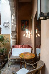 Riad dartiste, Villa au coeur de la médina dEssaouira