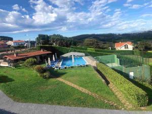 Apartamento frente a la playa con piscina y pista de padel