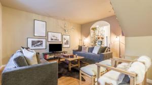 River Rock by AvantStay 8 Bedroom Ski Estate w Hot Tub Movie Theatre 10 Min Walk to Mtn