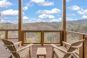 New & Lux Hottub Sauna with Mt Views - Otter Run #4