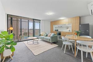 Cloud Six 2BR on Flinders