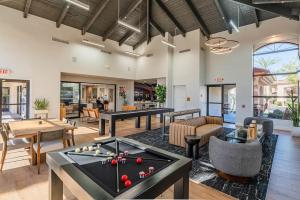 Resort-Style 3RB-2BR-1BR Retreat, Pool, Gym, Parking