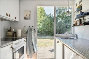 Connect In A Cosy Wooden Cottage