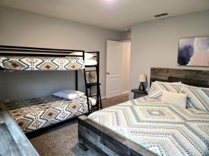 Relaxing Modern 2BR Home - King Bd - Near DT JAX