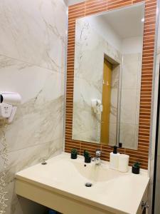 Otopeni Airport Area 2 l 10 min Therme l Self Check-in l Near RIN Hotel
