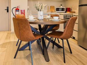 Luxurious 1BR Yas Stay, F1, Airport, Yas Mall, BC