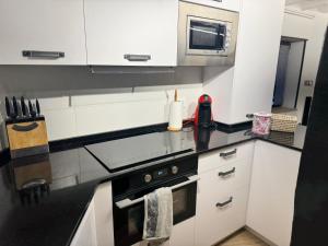 EL REFUGIO DE VALGAÑON Casa de Piedra con chimenea junto a Ezcaray