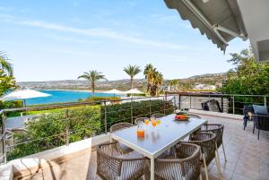 Beachfront Villa Mare with Jaccuzi and Infinity Pool