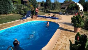 Ferienwohnung Bienwald mit Pool für 4 - 6 Personen mit 3 Schlafzimmern
