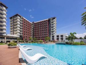 RJs Prime Haven Mactan near Airport with Balcony