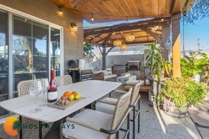 Modern Studio Near Stadium, Hot Tub, BBQ