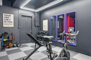Villa with Gym Sauna Pool Hot Tub Mini Golf Fire pit