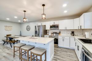 Lake Ozark Luxury Private Dock and Theater Room!